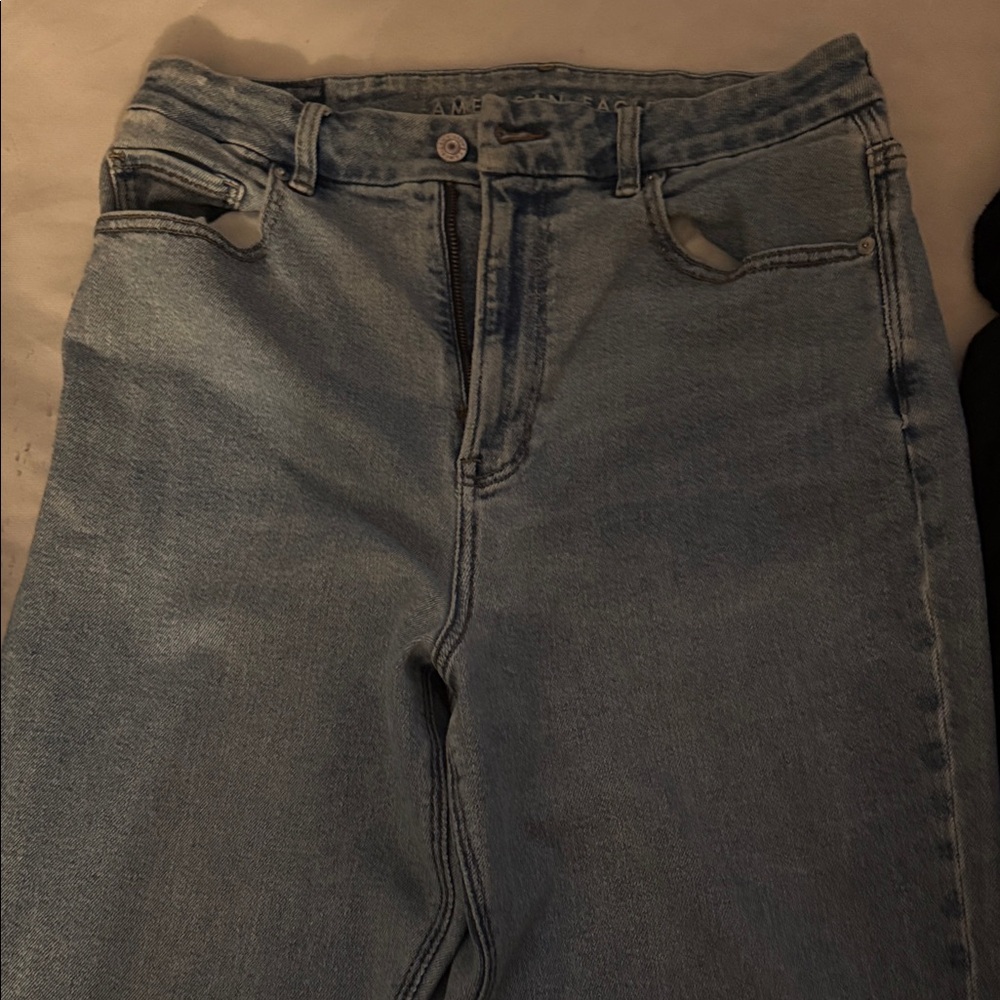 American Eagle Outfitters Women’s Light Blue Straight Leg Jeans